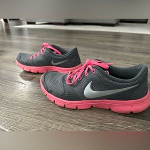 Women’s shoes size 8